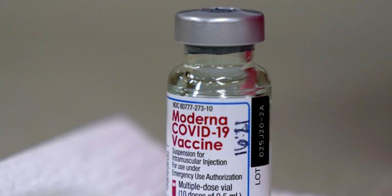 CDC ΗΠΑ: Σπάνιες οι σοβαρές αλλεργικές αντιδράσεις στο εμβόλιο της Moderna