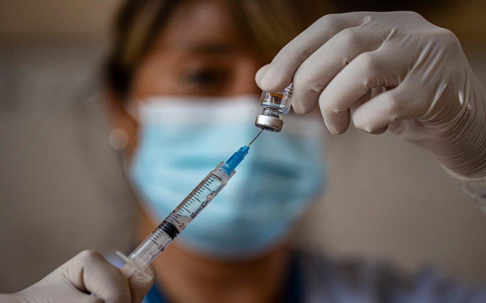 Πώς η Χιλή βρέθηκε μπροστά στην κούρσα των εμβολιασμών