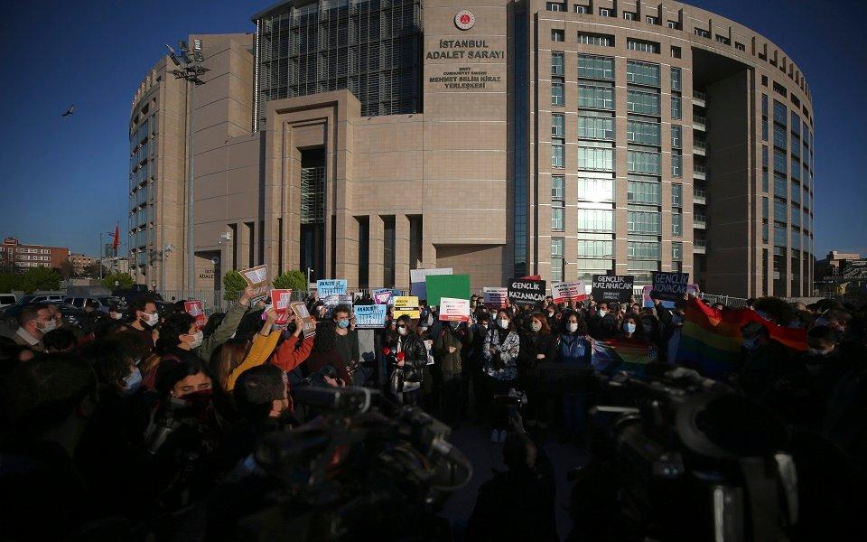 DW: Tα καλύτερα «μυαλά» εγκαταλείπουν την Τουρκία