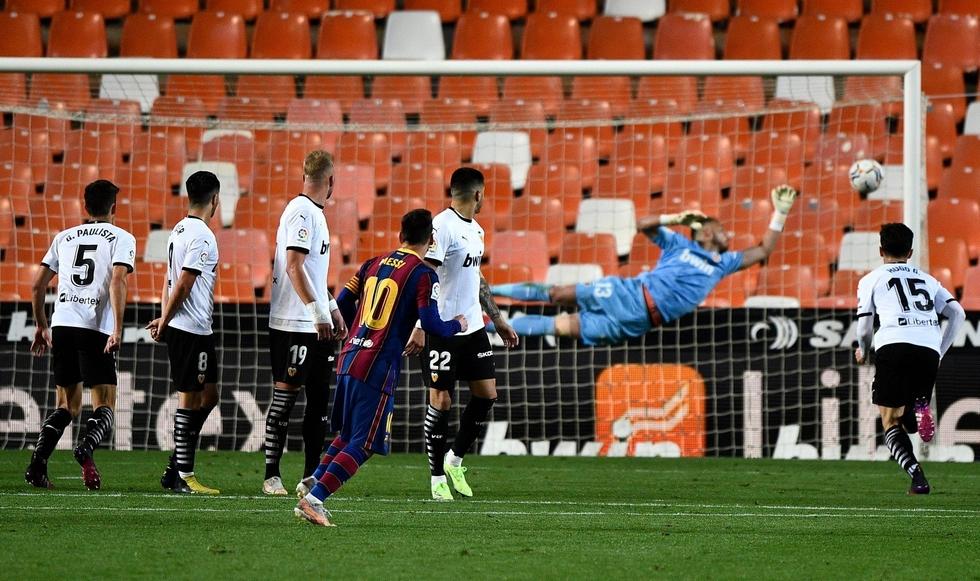 Βαλένθια-Μπαρτσελόνα 2-3: «Ζωντανή» στην μάχη του τίτλου η Μπάρτσα (vids)