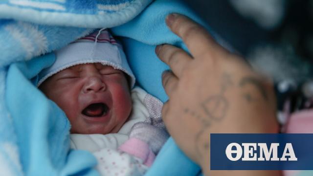 Όταν κερδίζει η ζωή: Αφγανή πρόσφυγας γέννησε υγιές κοριτσάκι σε διάρκεια πτήσης απόδρασης από τους Ταλιμπάν