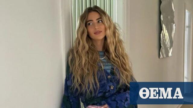 Χρωματιστά τζιν: Όλοι οι τρόποι με τους οποίους θα τα φορέσουμε το 2022