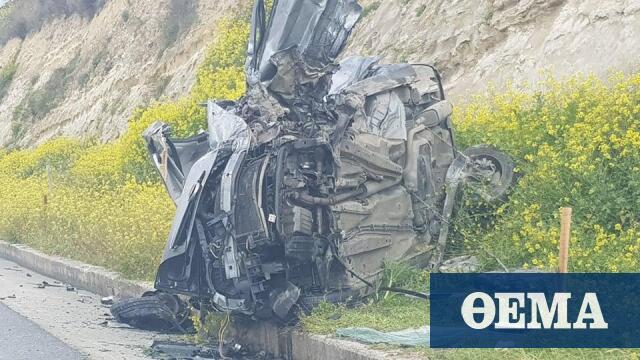 Ηράκλειο: Σοκαριστικές φωτογραφίες από το τροχαίο με τους δύο νεκρούς – Λαμαρίνες… έγινε το αυτοκίνητο