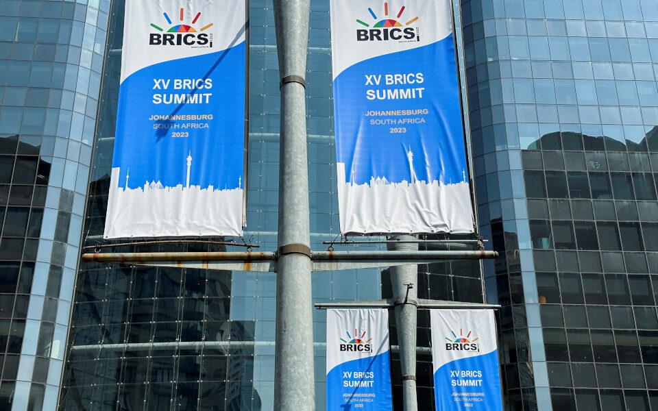 Η Κίνα προτρέπει τους Brics να γίνουν γεωπολιτικός αντίπαλος της G7